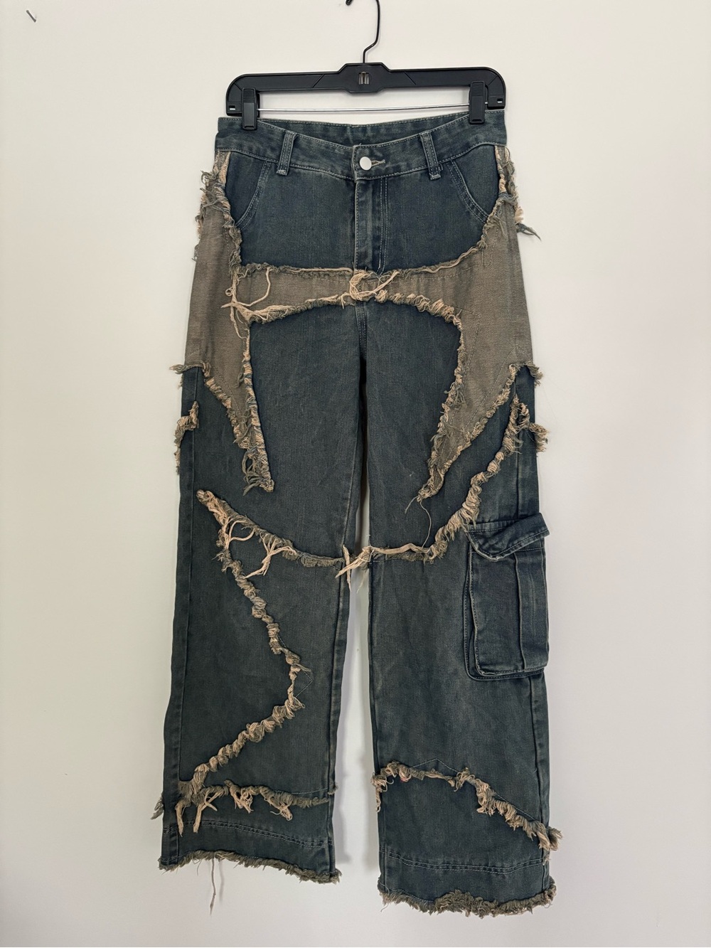 Distressed Two-Tone Patchwork Cargo Jeans - Dark Gray & Beige